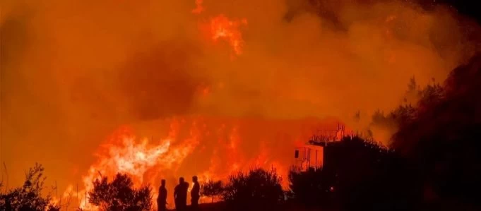 Καίγεται όλη η Ελλάδα - Οργή πολιτών κατά ΜΜΕ και κυβέρνησης: «Πήρατε τα 20 εκατομμύρια…» - Άγρια επίθεση σε Κ. Μητσοτάκη (βίντεο)